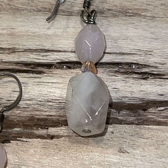 Natural quartz Dangling Earrings With Faceted Sides and Wire Hood Hanger - Picture 3 of 6